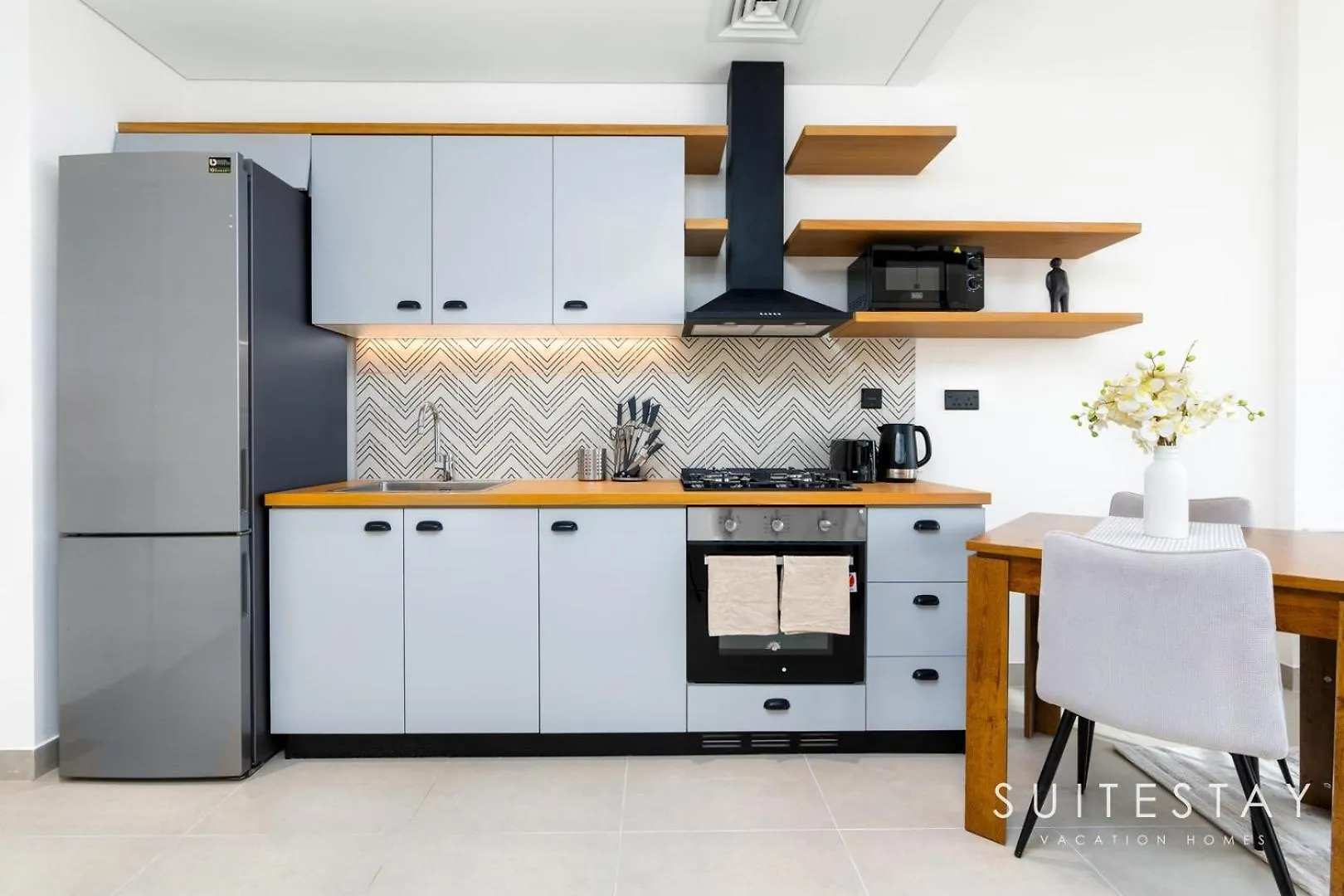 Chic Bright One Bedroom Suite Dubai