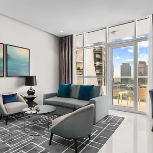 מלון Radisson Damac Hills, דובאי